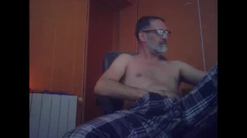 Snapshot of markbcnx chatting on 10/13/25, 12:54 markbcnx online show from 10/13/25, 12:54