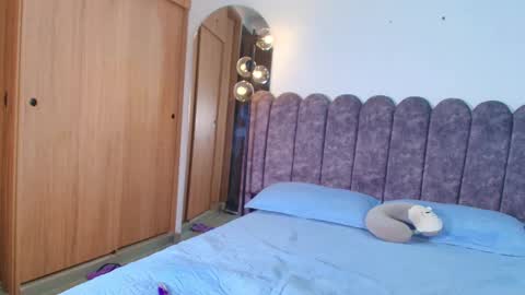 Sebastian online show from 11/25/25, 04:45