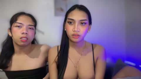 Snapshot of marky070602 chatting on 11/24/25, 01:33 HugeMassiveCock online show from 11/24/25, 01:33