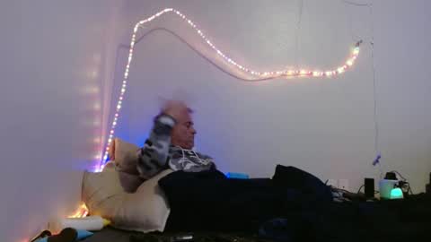 markymark101825061 online show from 02/01/25, 02:47