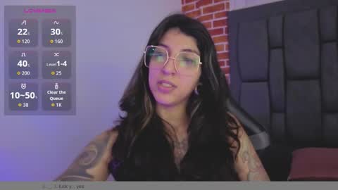 Snapshot of marllena chatting on 11/05/25, 01:22 mar online show from 11/05/25, 01:22