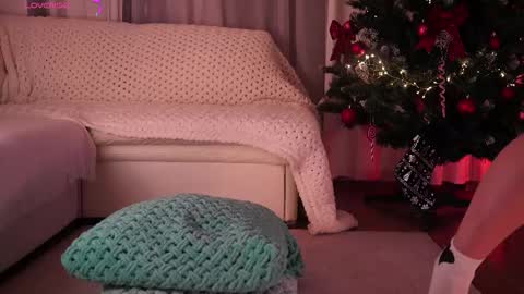 Maria  online broadcast from Tuesday to Suturday from 6 pm to 12 pm Germany time Sunday-Monday offline online show from 11/26/25, 05:36