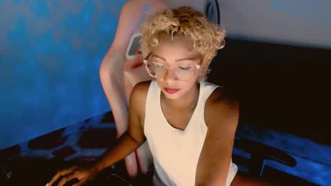 Snapshot of marryme00 chatting on 11/18/25, 02:43 May online show from 11/18/25, 02:43