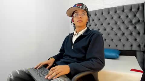 MARSHALL online show from 12/04/25, 01:09