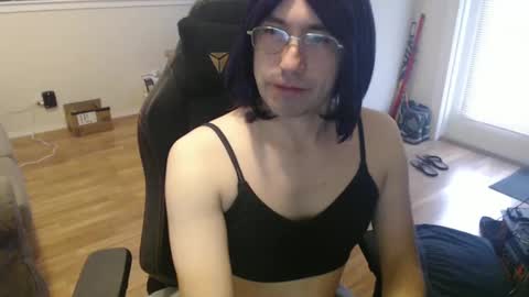 Snapshot of marshyguye chatting on 12/19/24, 09:17 Marnie online show from 12/19/24, 09:17