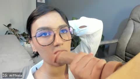 Snapshot of martiiinaa_ chatting on 11/21/25, 06:17 Martina online show from 11/21/25, 06:17