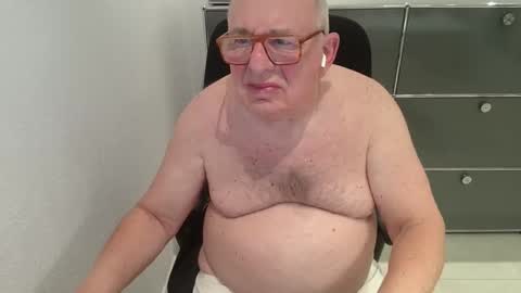 martin_1947 online show from 10/30/25, 10:32