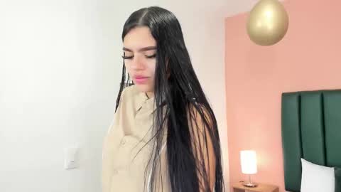 Martina Divine online show from 11/26/25, 11:22