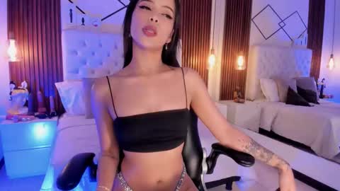 Snapshot of martina_haley chatting on 11/30/25, 09:13 Martina online show from 11/30/25, 09:13