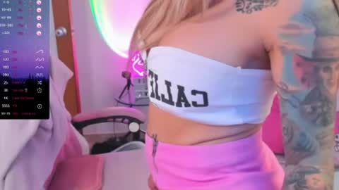 Snapshot of martina_robertss_ chatting on 06/23/26, 02:04 Martina online show from 06/23/26, 02:04