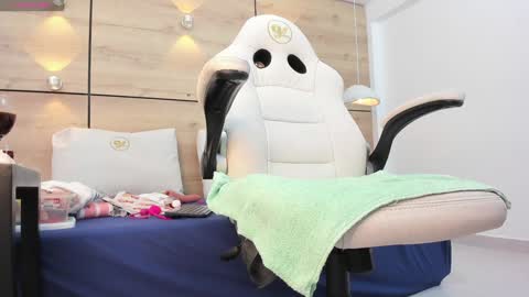 martina touss  online show from 01/18/25, 05:20