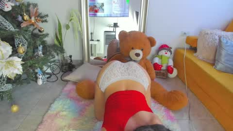 Snapshot of martinarossi chatting on 12/26/24, 04:47 ... ... online show from 12/26/24, 04:47