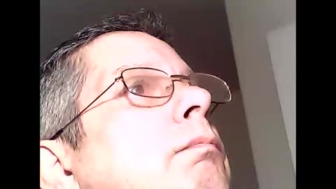 Snapshot of martylv702 chatting on 12/17/25, 03:01 marty online show from 12/17/25, 03:01