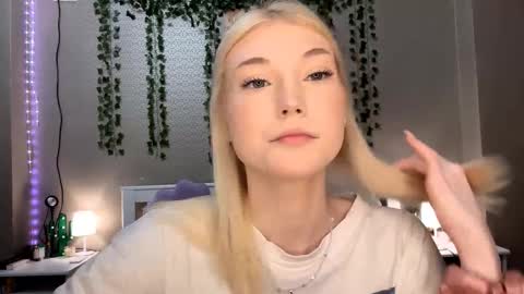 Lisa online show from 01/16/26, 05:28