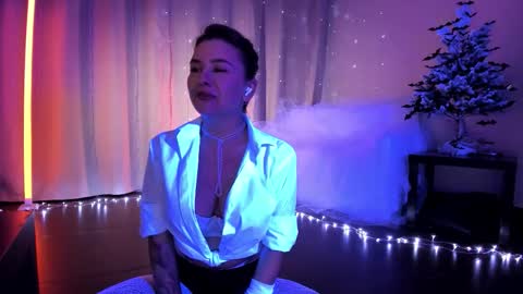 Snapshot of mary_julia chatting on 11/18/25, 10:25 Julia online show from 11/18/25, 10:25