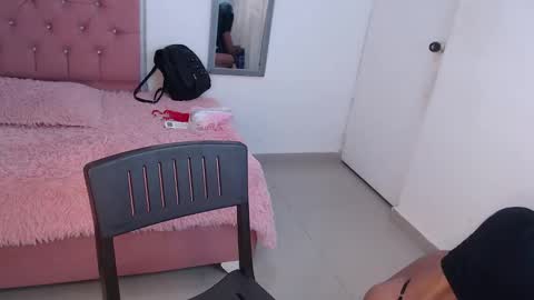 Snapshot of mary_live18 chatting on 01/28/25, 12:22 Hi guys im Mary online show from 01/28/25, 12:22