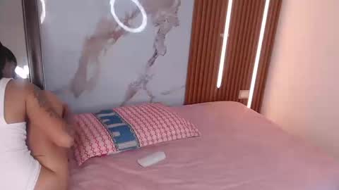 Snapshot of mary_live18 chatting on 09/25/25, 08:01 Hi guys im Mary online show from 09/25/25, 08:01