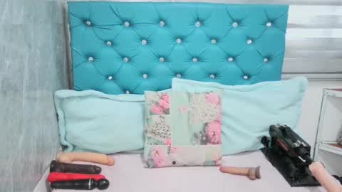 Snapshot of mary_mood_ chatting on 02/08/25, 02:05 Mary Moon online show from 02/08/25, 02:05