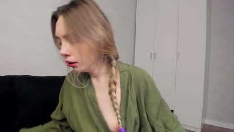 Snapshot of mary_shiota chatting on 12/01/25, 08:30 HelIo Everyone Im MaryWelcome to my room and lets have a good time together with me online show from 12/01/25, 08:30