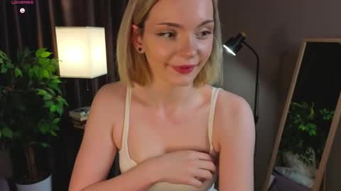 Snapshot of marycalder chatting on 04/06/26, 01:14 Mary online show from 04/06/26, 01:14