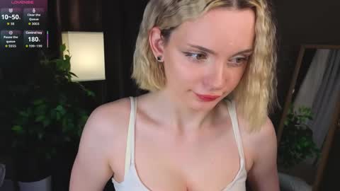 Snapshot of marycalder chatting on 04/12/26, 01:21 Mary online show from 04/12/26, 01:21