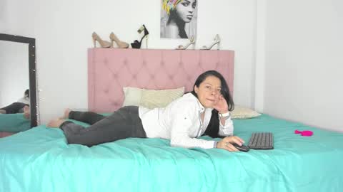 Krystamarale online show from 12/16/25, 11:32