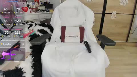 Snapshot of maryeelle chatting on 12/28/24, 12:47 Maryelle online show from 12/28/24, 12:47