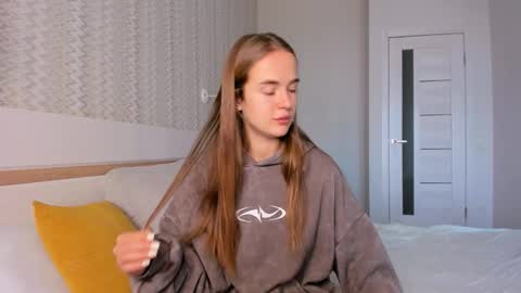 Mari online show from 10/22/25, 06:13