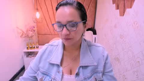 Marylin online show from 09/17/25, 07:48