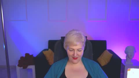 Snapshot of marymogan chatting on 09/12/25, 06:13 marymogan online show from 09/12/25, 06:13