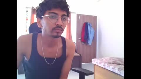 maskboyz2003 online show from 02/26/25, 02:48