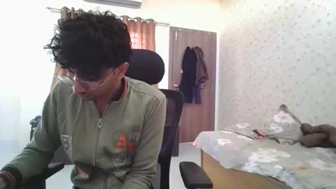 Mask Boy online show from 12/15/25, 05:44