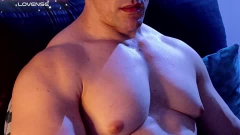 Snapshot of masked_bodybuilder chatting on 12/15/24, 02:52 masked_bodybuilder online show from 12/15/24, 02:52