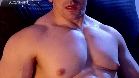 Snapshot of masked_bodybuilder chatting on 12/22/24, 01:45 masked_bodybuilder online show from 12/22/24, 01:45