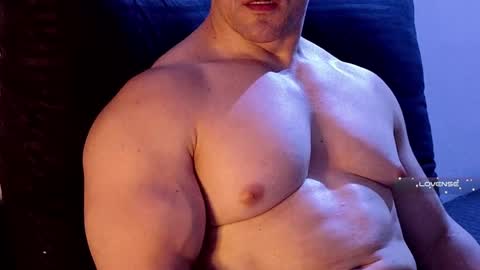 Snapshot of masked_bodybuilder chatting on 01/31/25, 01:01 masked_bodybuilder online show from 01/31/25, 01:01