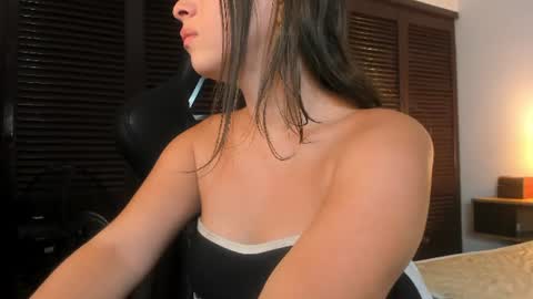Snapshot of maskedgirl01 chatting on 07/06/26, 07:16 Scarlet online show from 07/06/26, 07:16