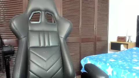 Snapshot of maskedgirl01 chatting on 07/18/26, 12:42 Scarlet online show from 07/18/26, 12:42