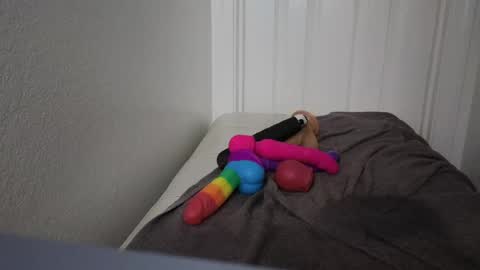 maskedmilf822397 online show from 05/17/26, 07:32