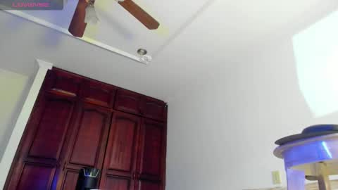 Snapshot of maskgames chatting on 12/17/25, 05:35 Anysweets69 online show from 12/17/25, 05:35