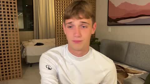 Snapshot of mason_gallagher chatting on 09/18/25, 04:03 Mason online show from 09/18/25, 04:03