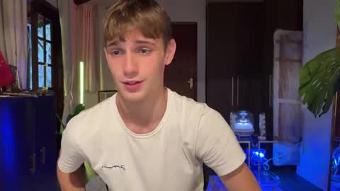 Snapshot of mason_gallagher chatting on 10/17/25, 08:44 Mason online show from 10/17/25, 08:44