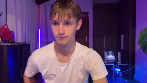 Snapshot of mason_gallagher chatting on 10/18/25, 10:43 Mason online show from 10/18/25, 10:43