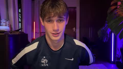 Snapshot of mason_gallagher chatting on 10/24/25, 09:00 Mason online show from 10/24/25, 09:00