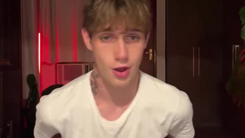 Snapshot of mason_gallagher chatting on 11/15/25, 10:37 Mason online show from 11/15/25, 10:37