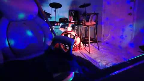 HappyZending online show from 11/13/25, 02:21