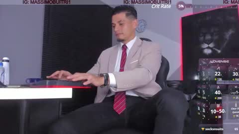 Snapshot of massimo_g chatting on 12/28/24, 12:04 I am Massimo online show from 12/28/24, 12:04