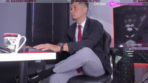 Snapshot of massimo_g chatting on 01/06/25, 01:19 I am Massimo online show from 01/06/25, 01:19