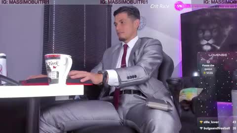 Snapshot of massimo_g chatting on 01/15/25, 04:32 I am Massimo online show from 01/15/25, 04:32