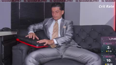 Snapshot of massimo_g chatting on 11/19/25, 01:00 I am Massimo online show from 11/19/25, 01:00