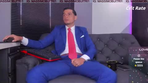 Snapshot of massimo_g chatting on 11/20/25, 02:06 I am Massimo online show from 11/20/25, 02:06